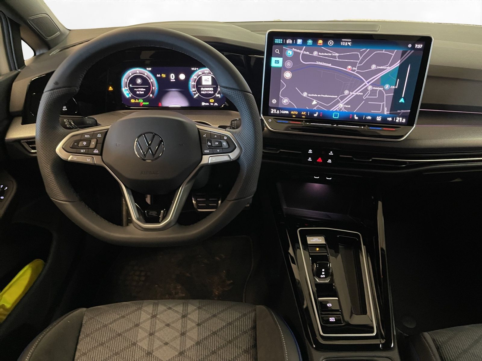 Volkswagen - Golf_11