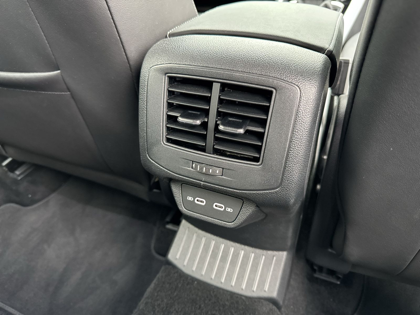 Volkswagen - T-Roc_22