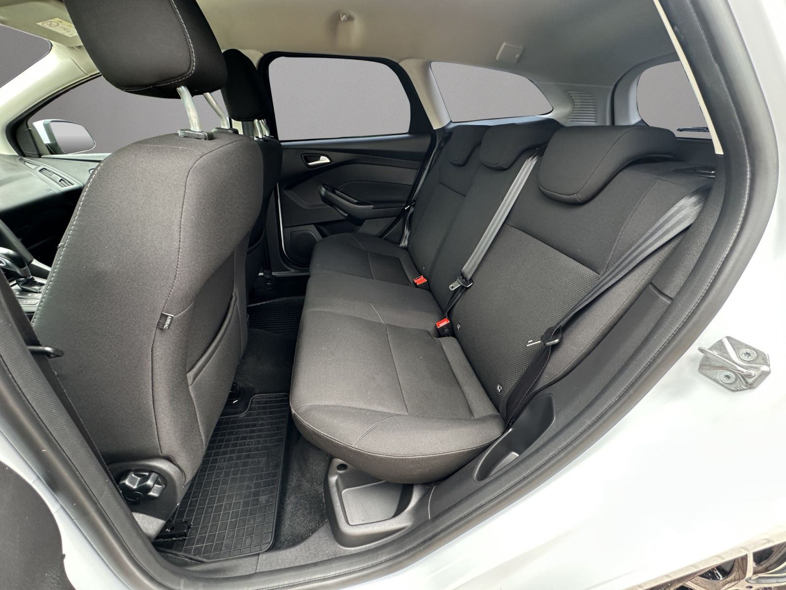 Ford - Focus_12