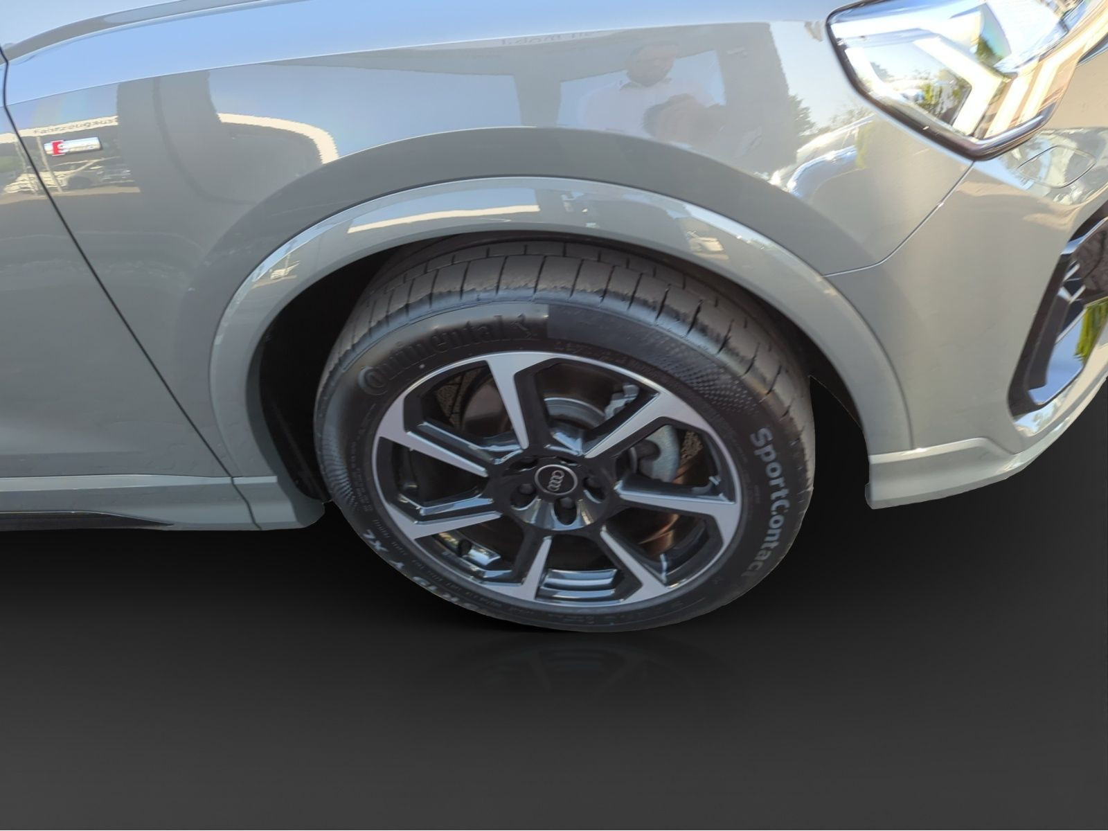 Audi - Q3_13