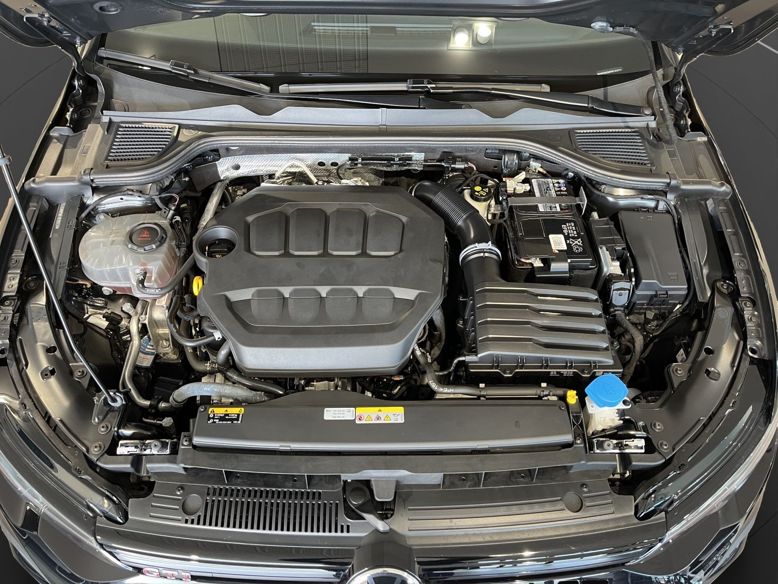 Volkswagen - Golf GTI_23