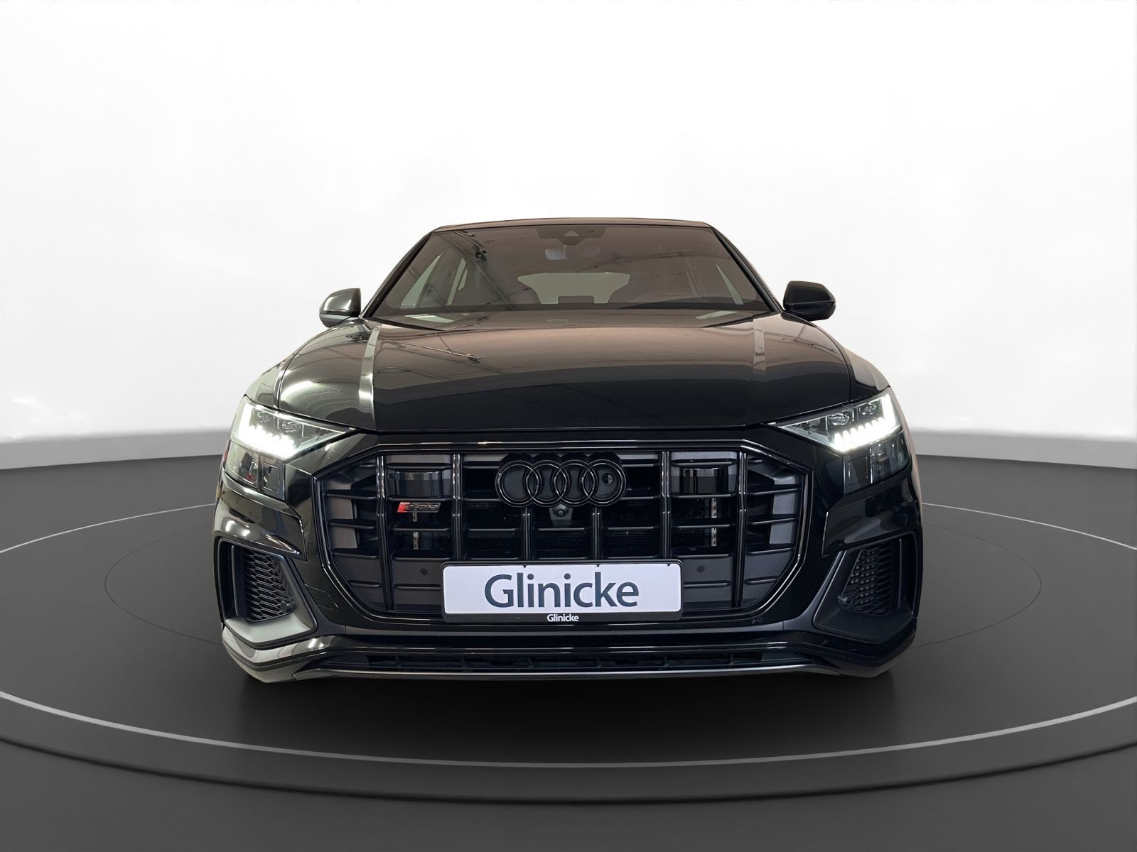 Audi - SQ8_4