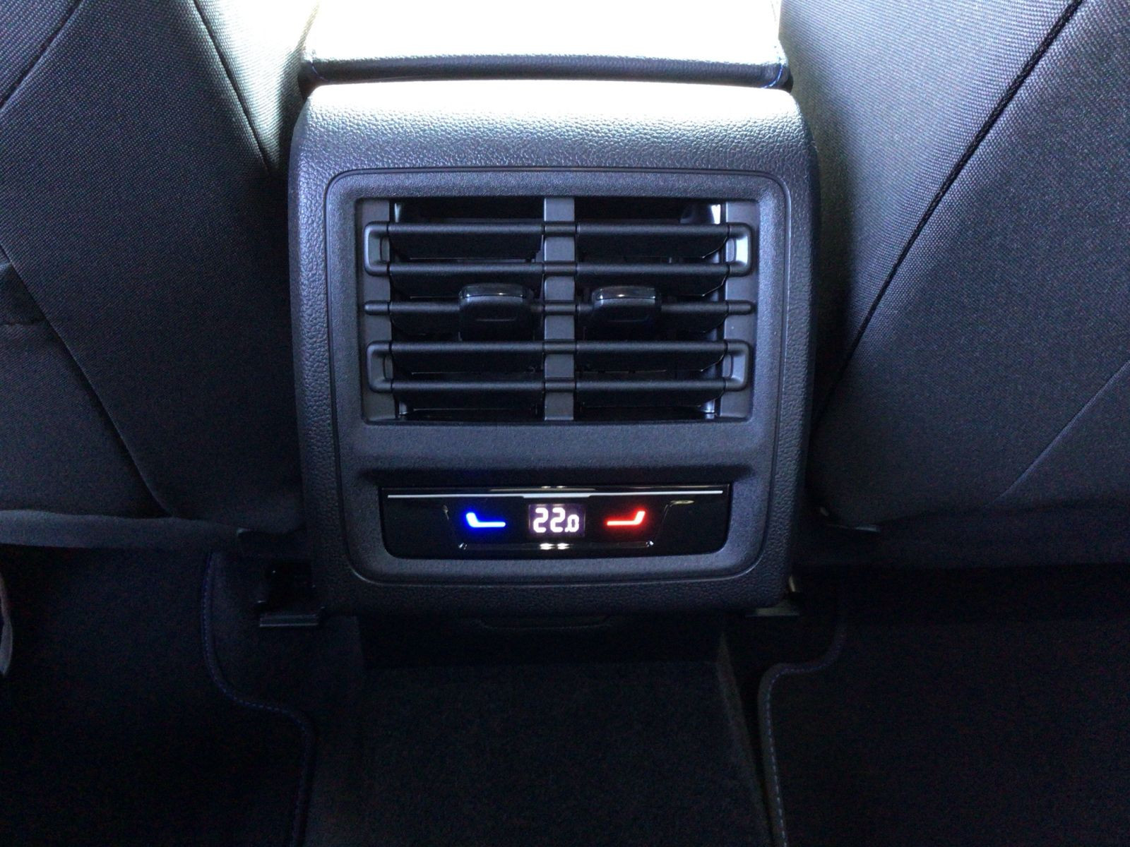Volkswagen - Golf_15