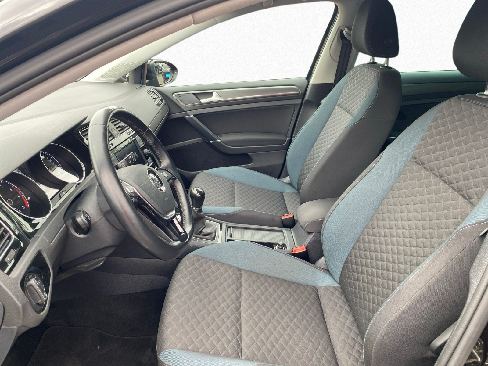 Volkswagen - Golf_10
