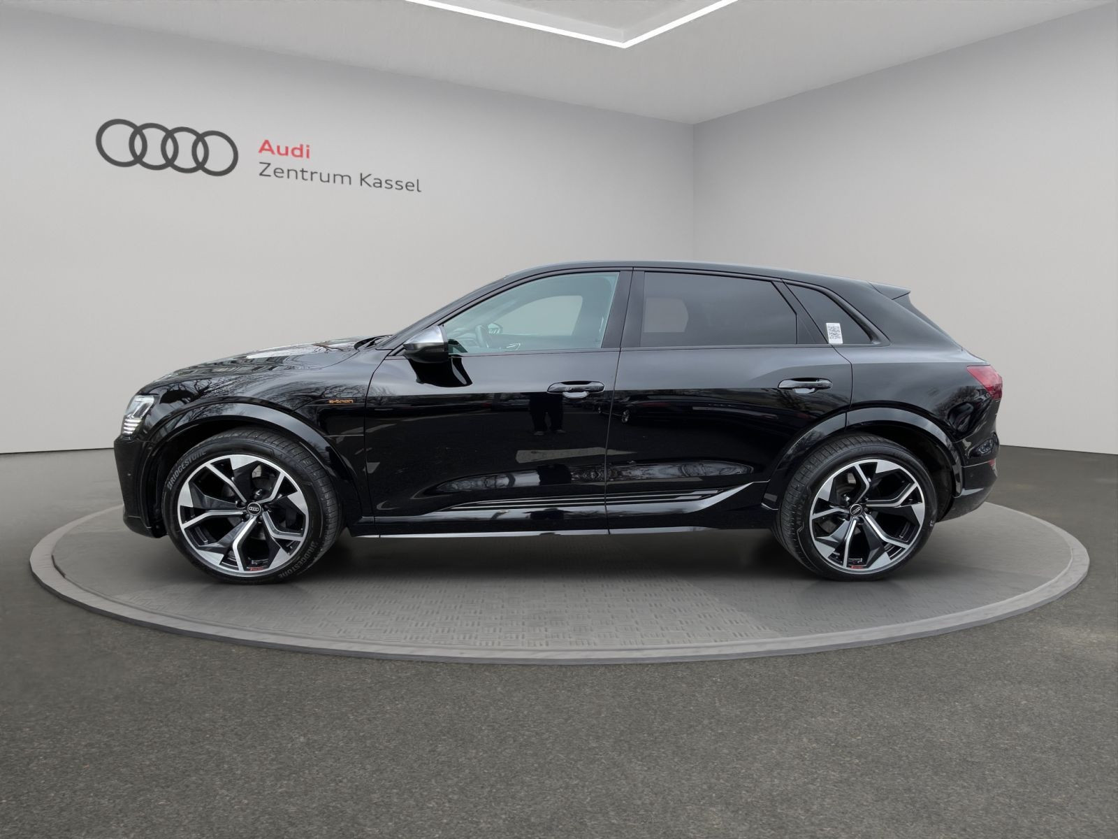 Audi - e-tron S_4