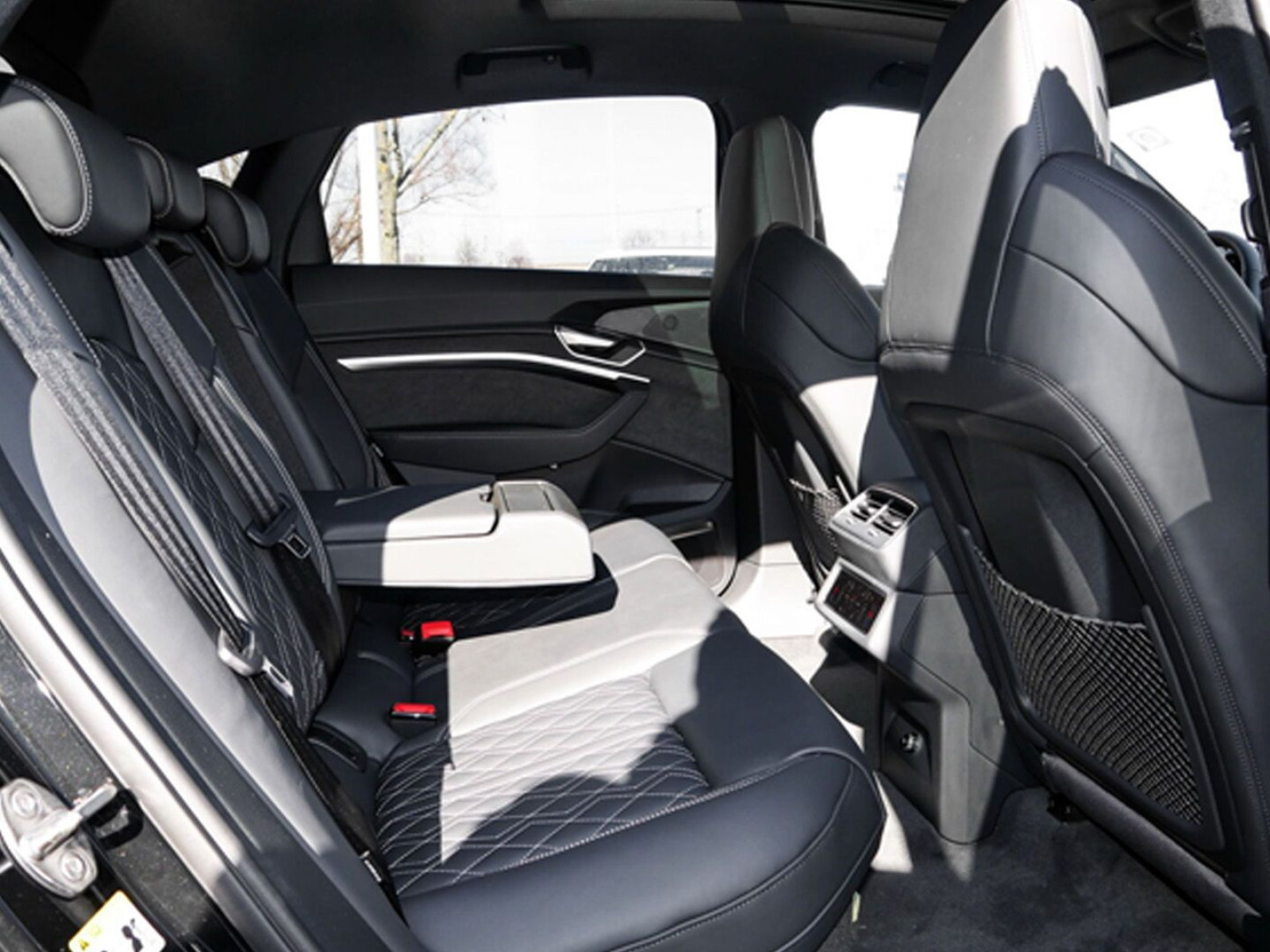 Audi - e-tron Sportback_10