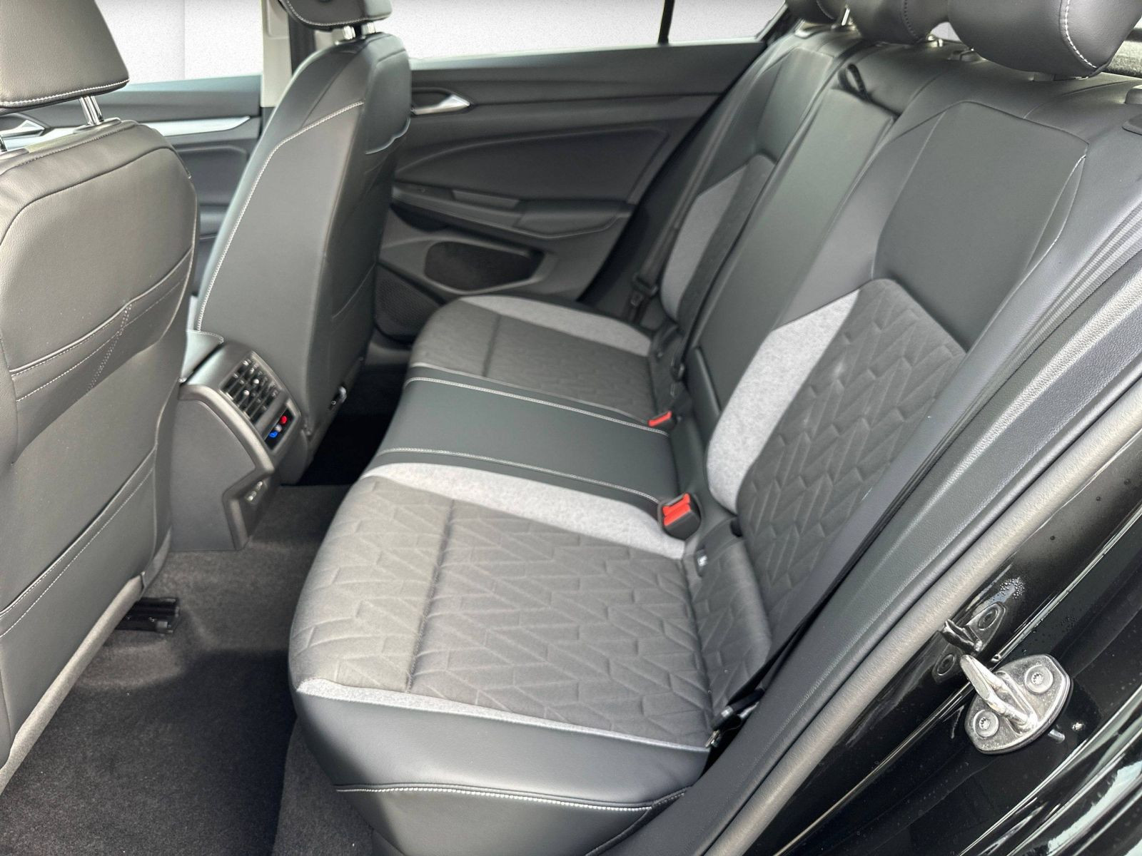 Volkswagen - Golf_14