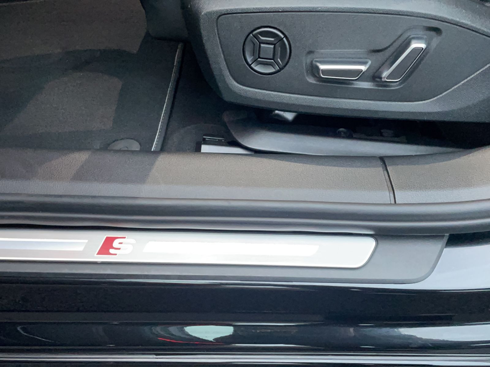 Audi - S6_25