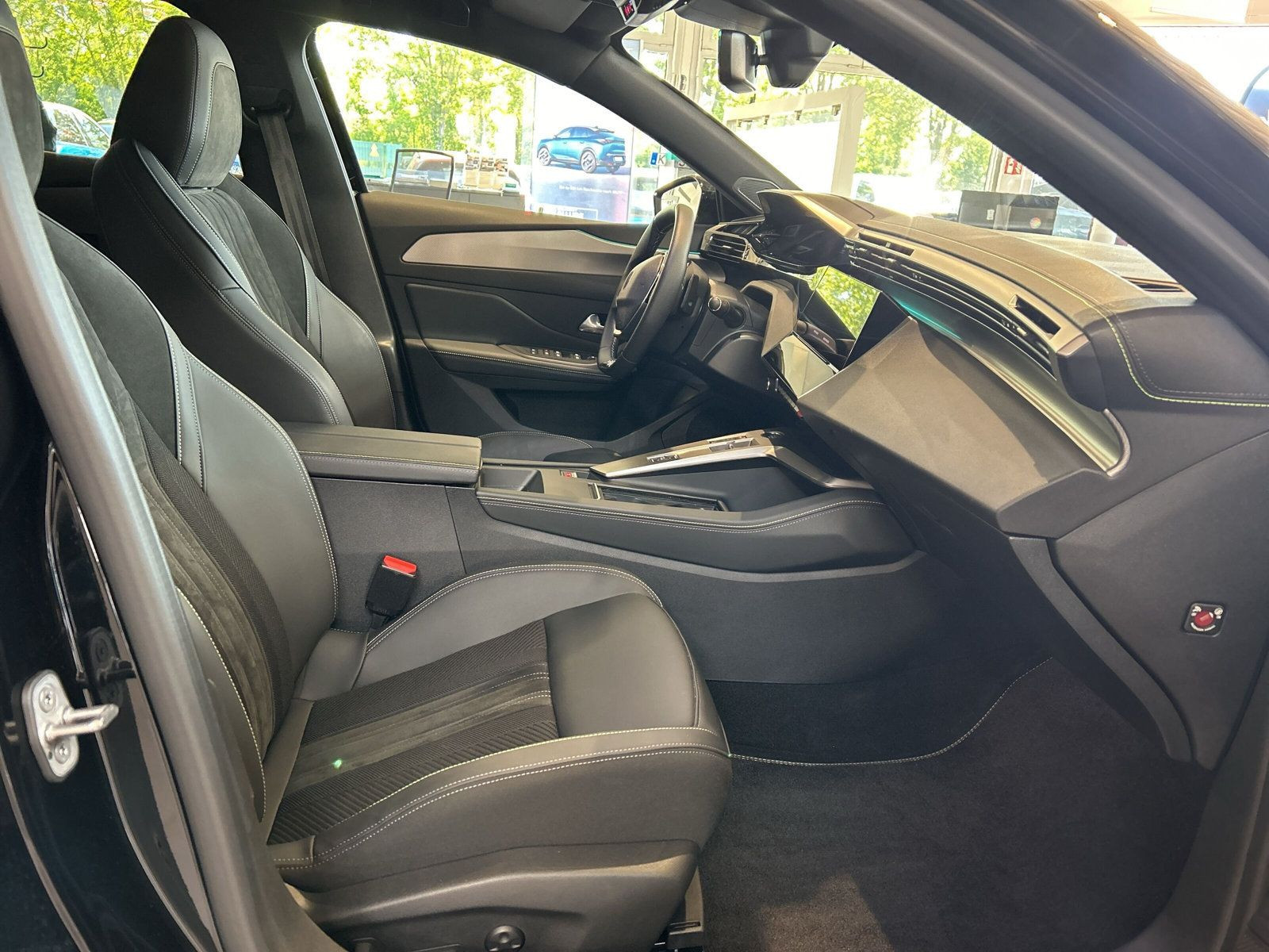 Peugeot - 408_8