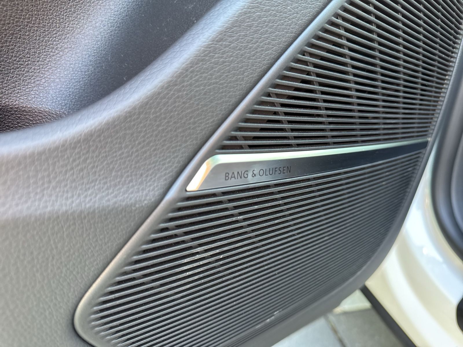 Audi - Q8_25 Audi - Q8_25