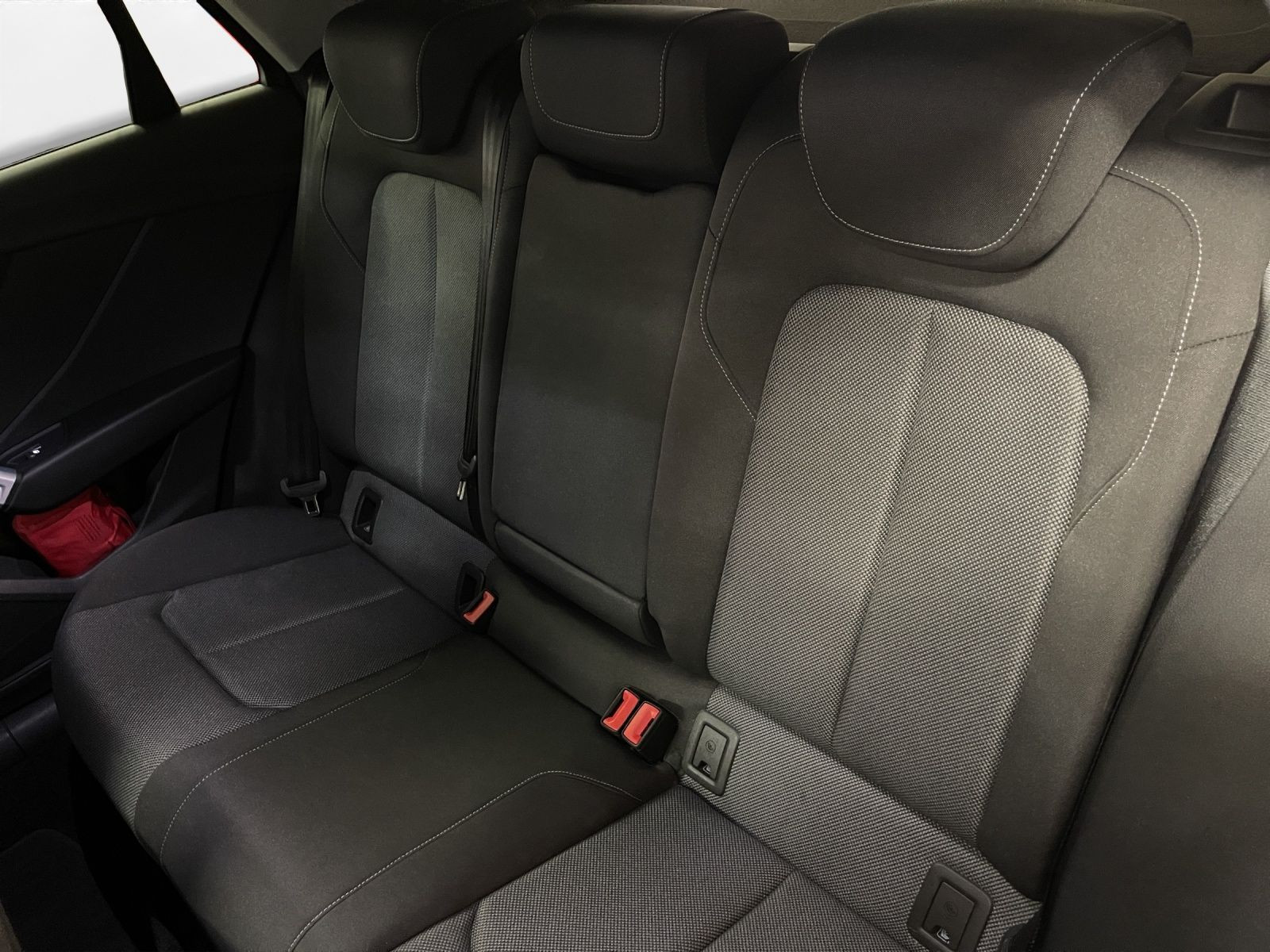 Audi - Q2_20