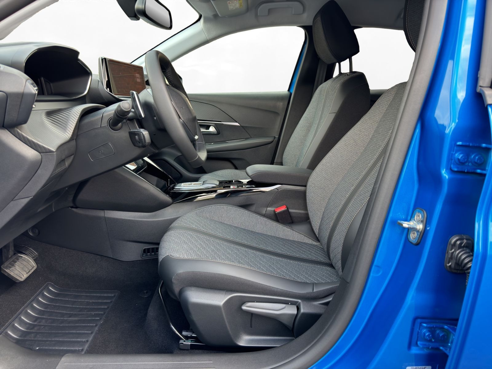 Peugeot - 208_11