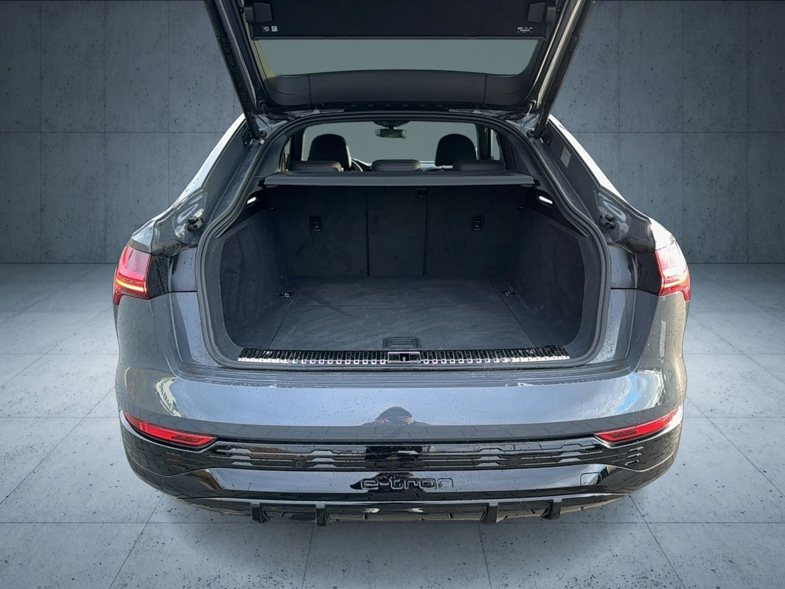 Audi - Q8 Sportback e-tron_15