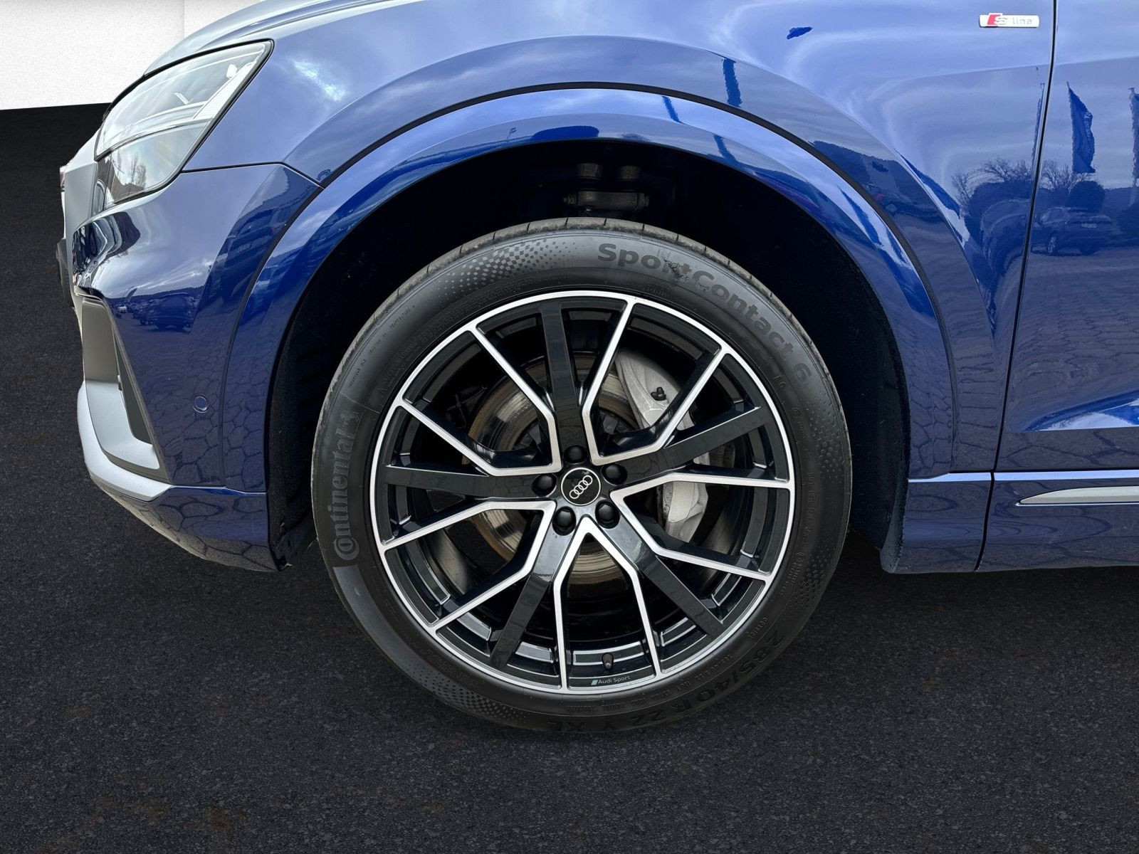 Audi - Q8_7