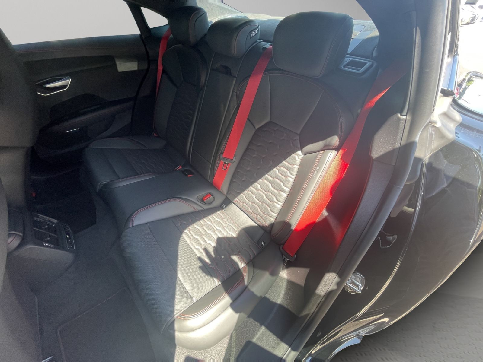 Audi - RS e-tron GT_18