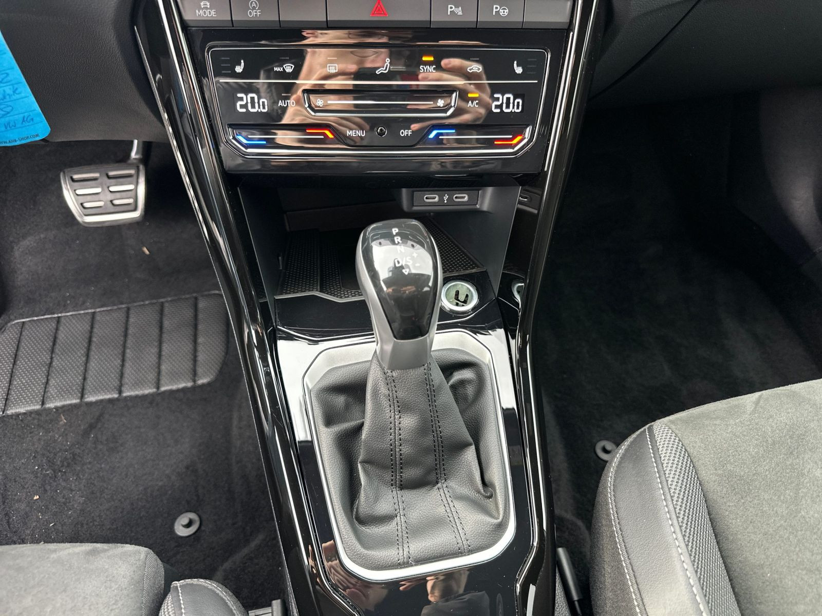 Volkswagen - T-Roc_17