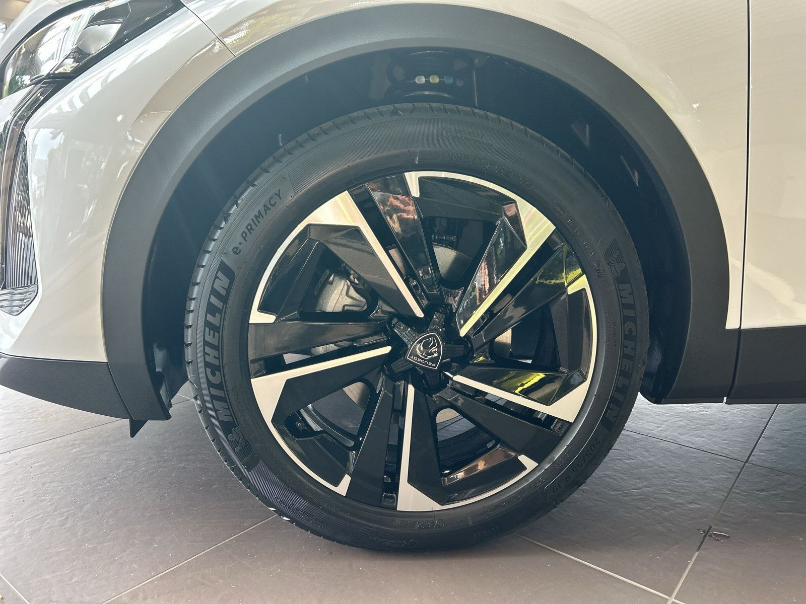 Peugeot - 408_11