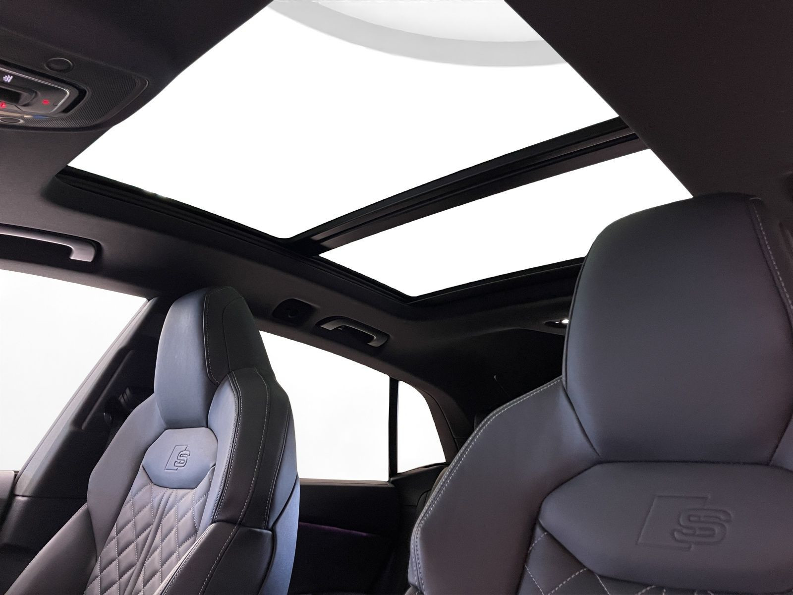 Audi - SQ8_11