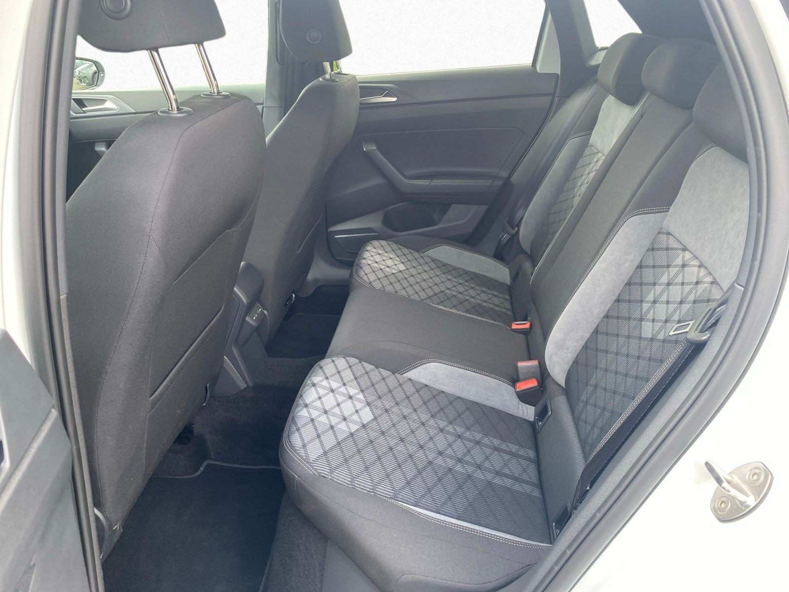 Volkswagen - Polo_12