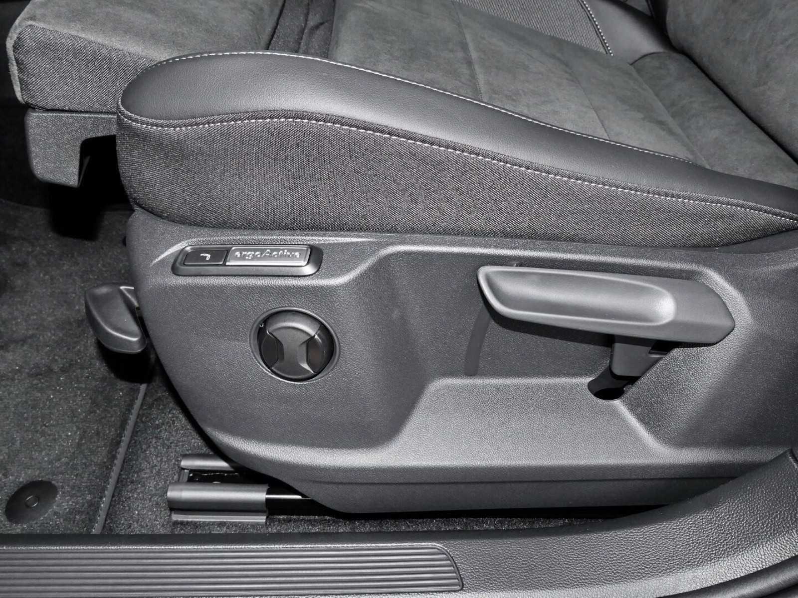 Volkswagen - T-Roc_13