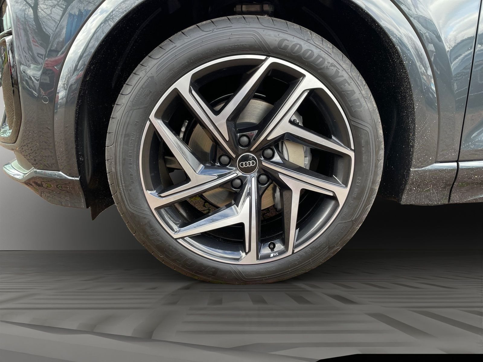 Audi - Q6 SUV e-tron_11