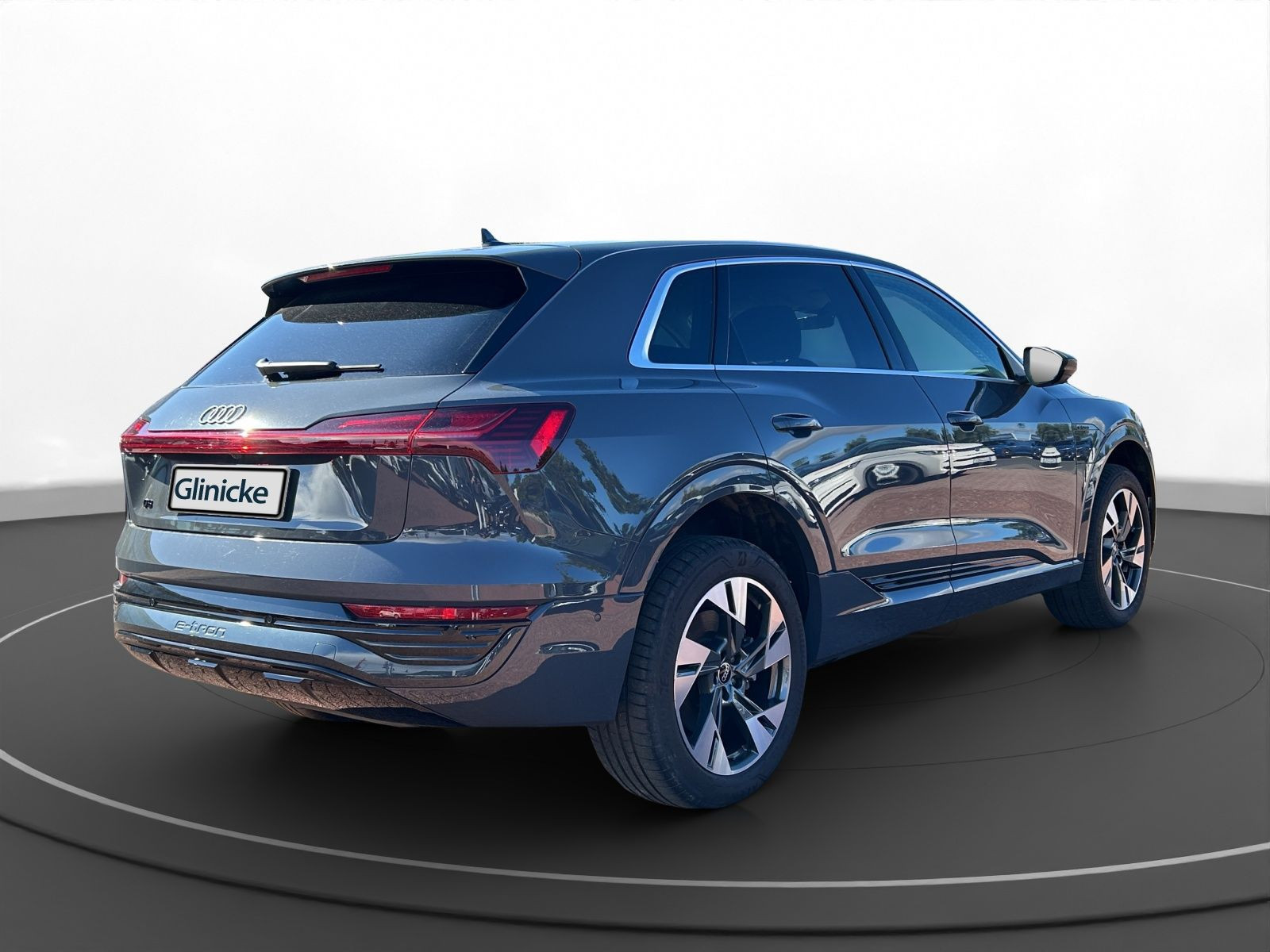 Audi - Q8 e-tron_13
