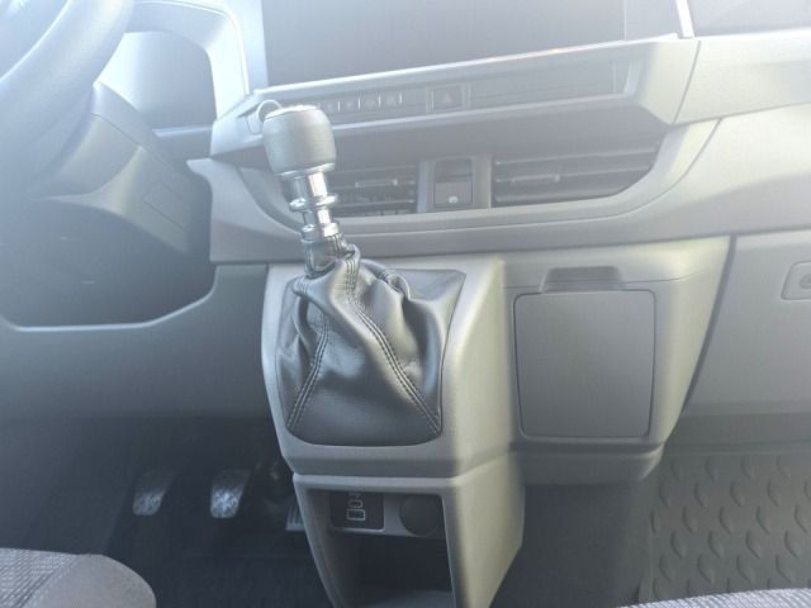 Volkswagen - T7 Transporter_5