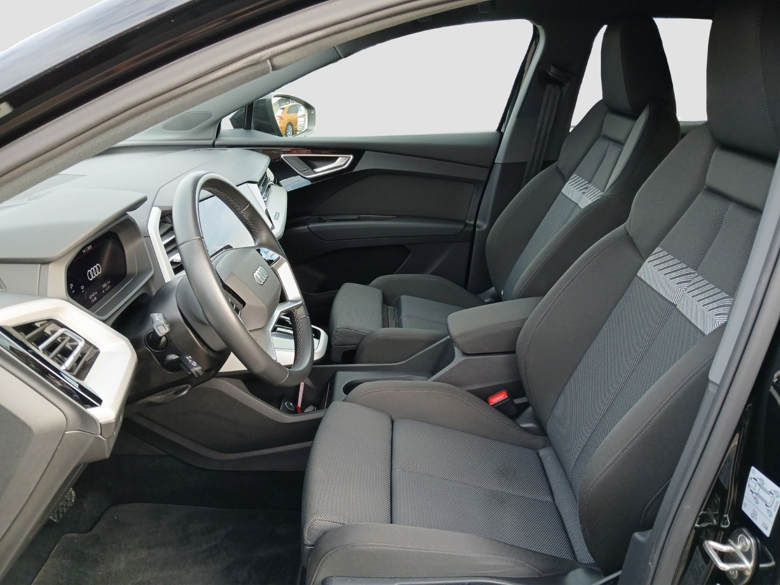Audi - Q4_10