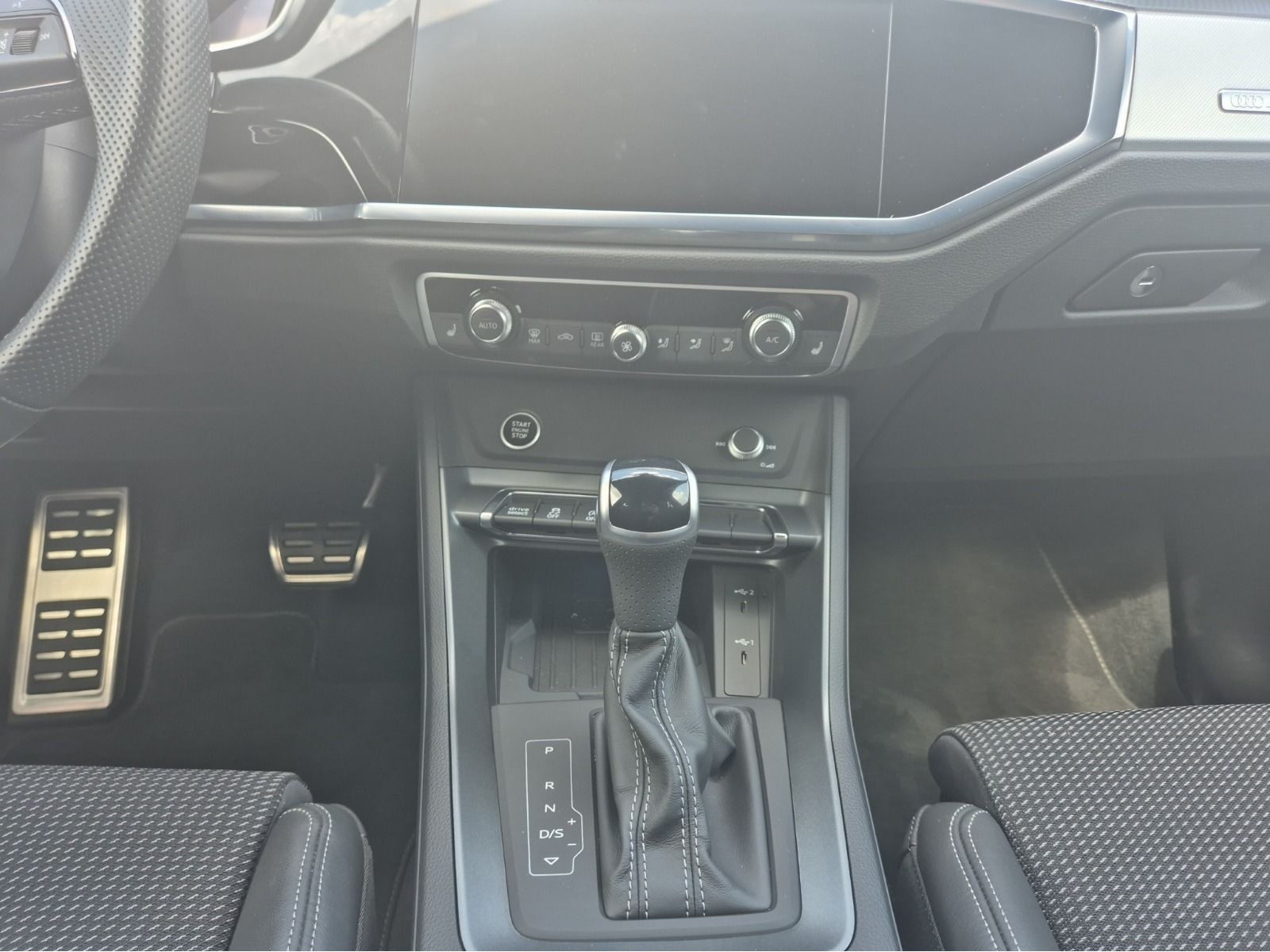 Audi - Q3_17