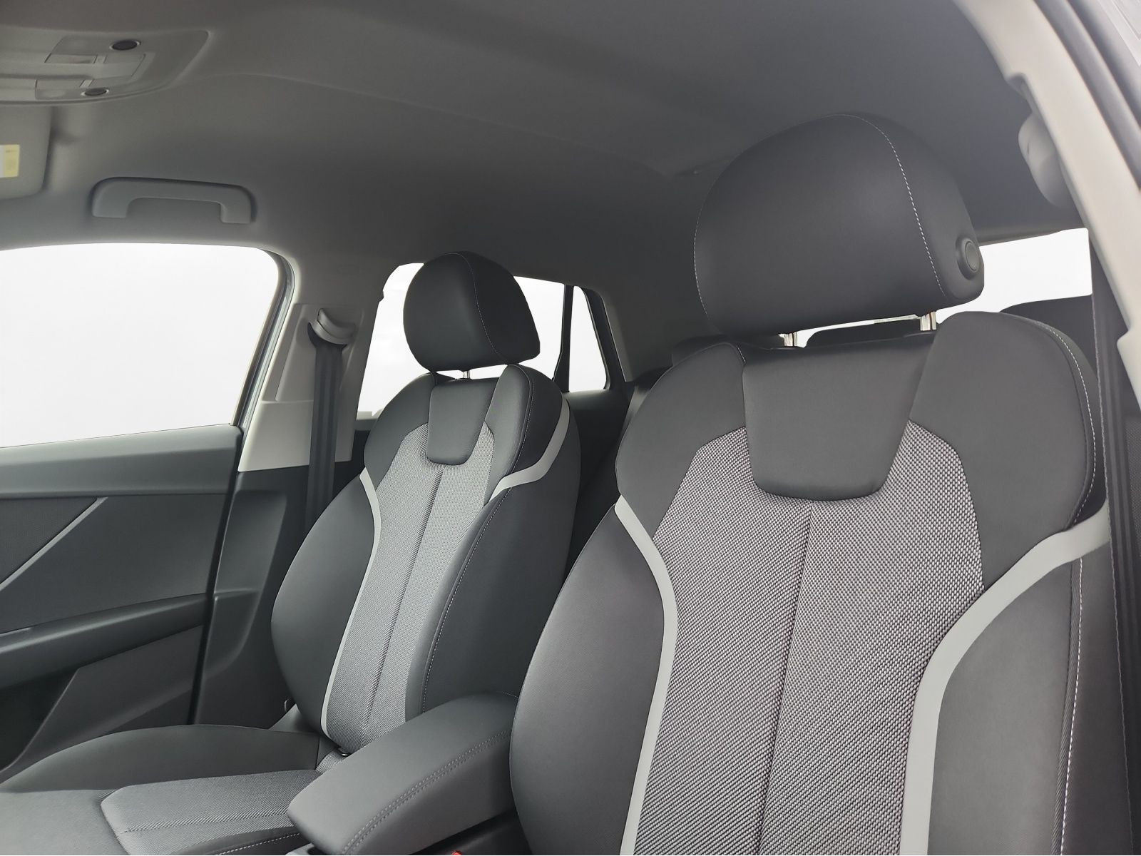 Audi - Q2_14