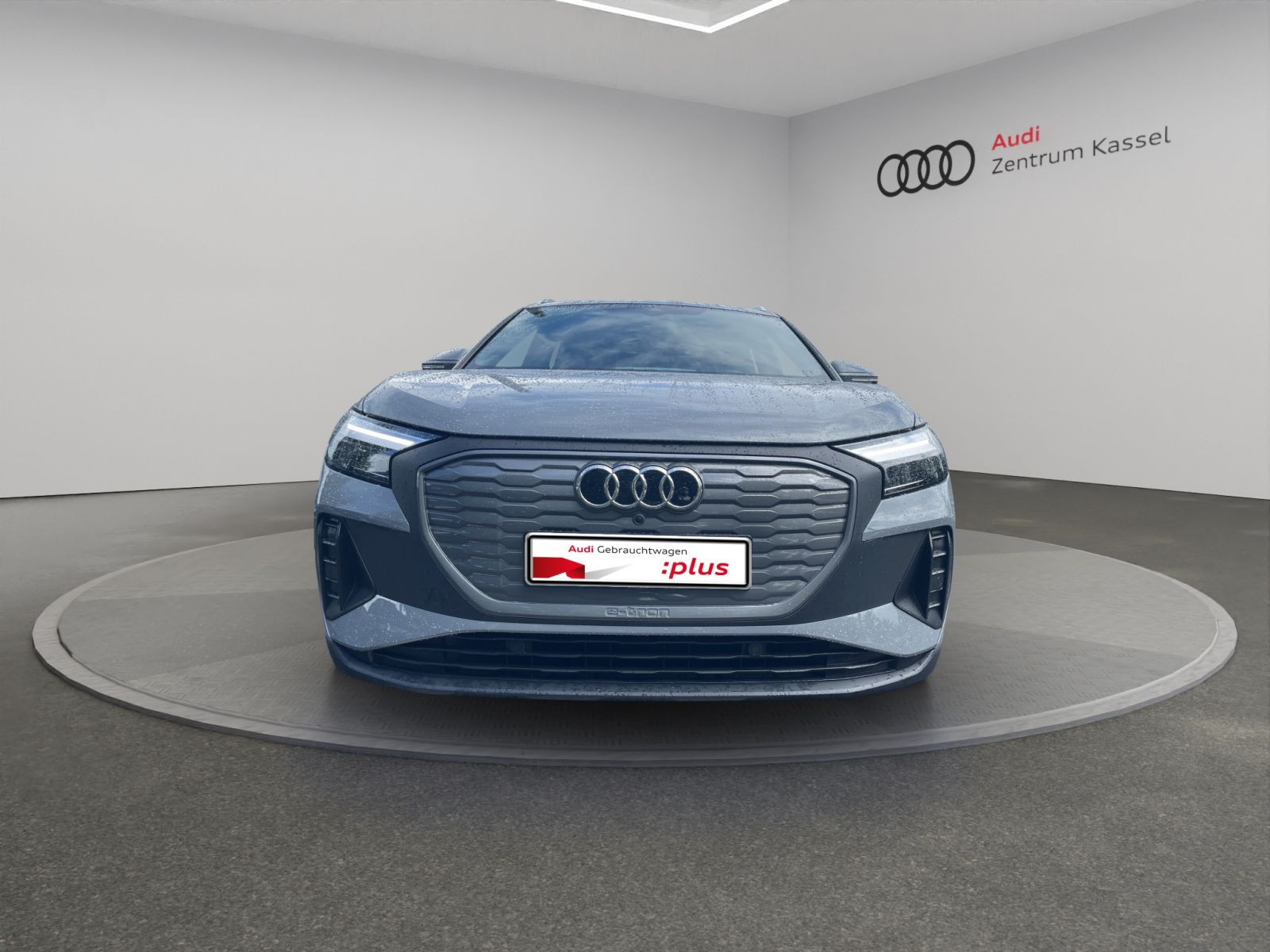 Audi - Q4_10