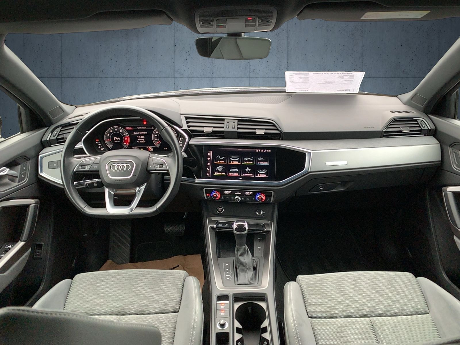 Audi - Q3_13