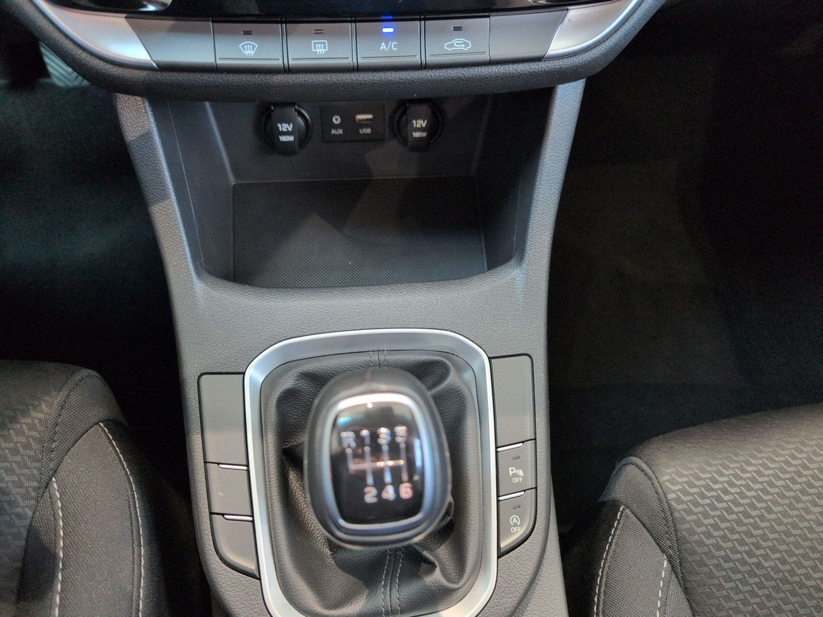 Hyundai - i30 Fastback_12