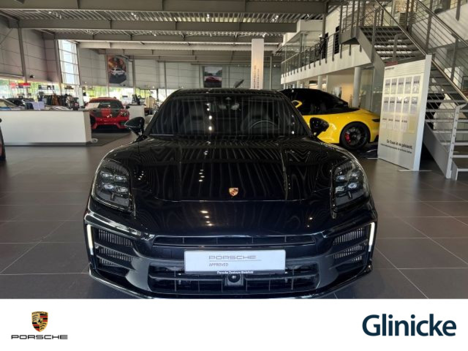 Porsche - Panamera_4