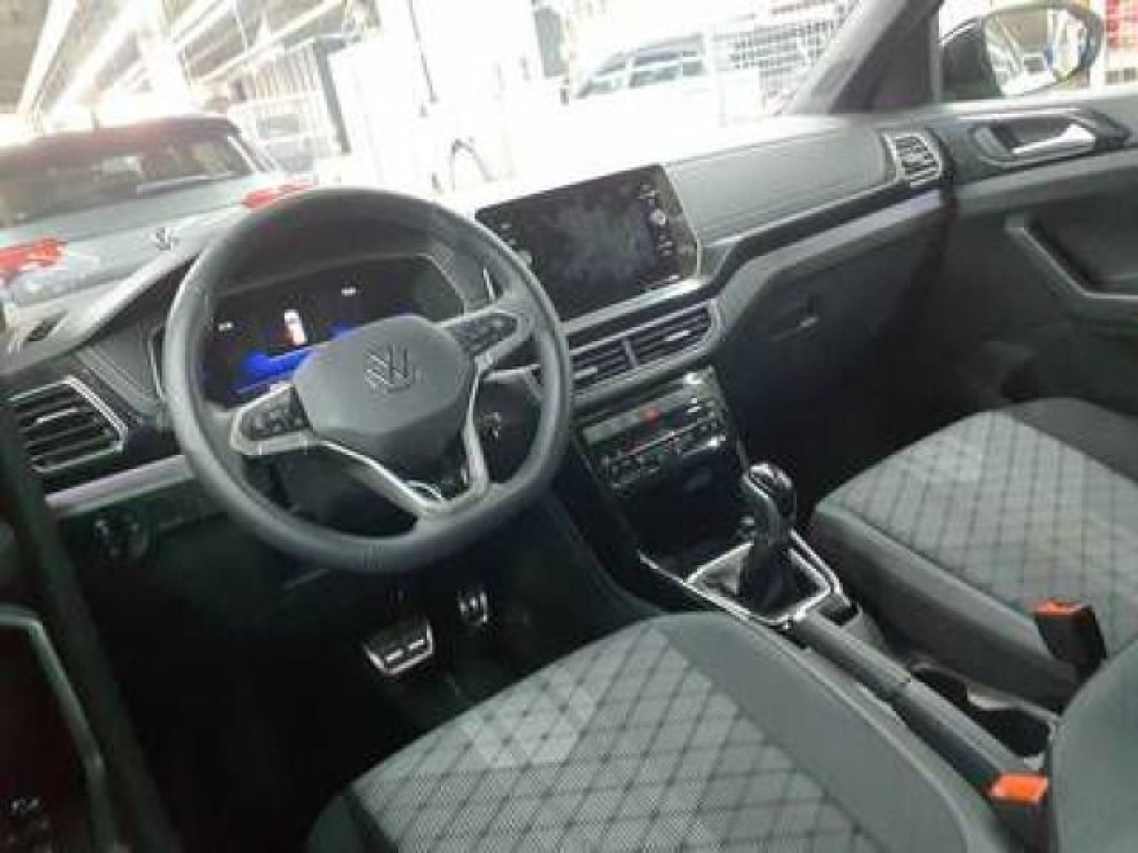Volkswagen - T-Cross_4