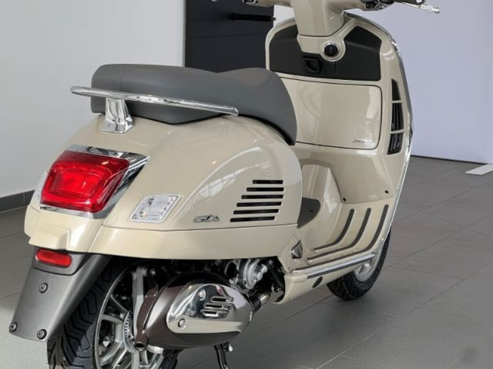 Piaggio - _8