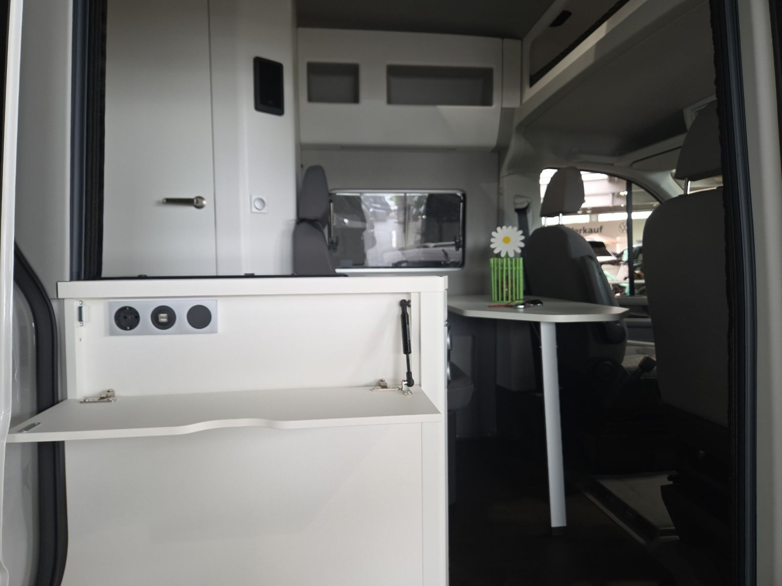 Volkswagen - Grand California 680_14