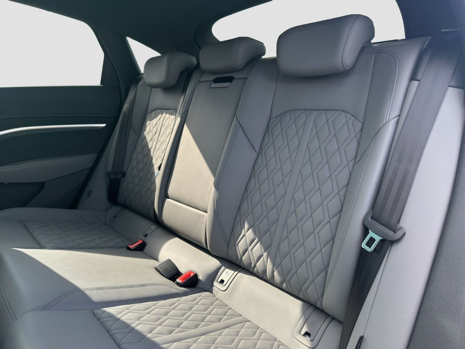 Audi - e-tron Sportback_12