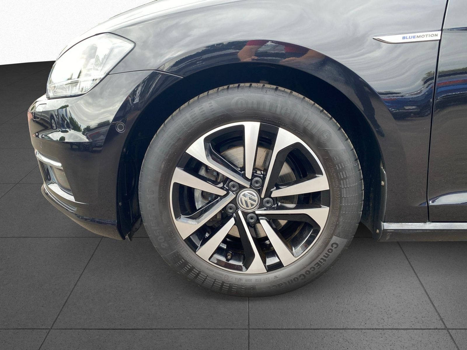 Volkswagen - Golf_9