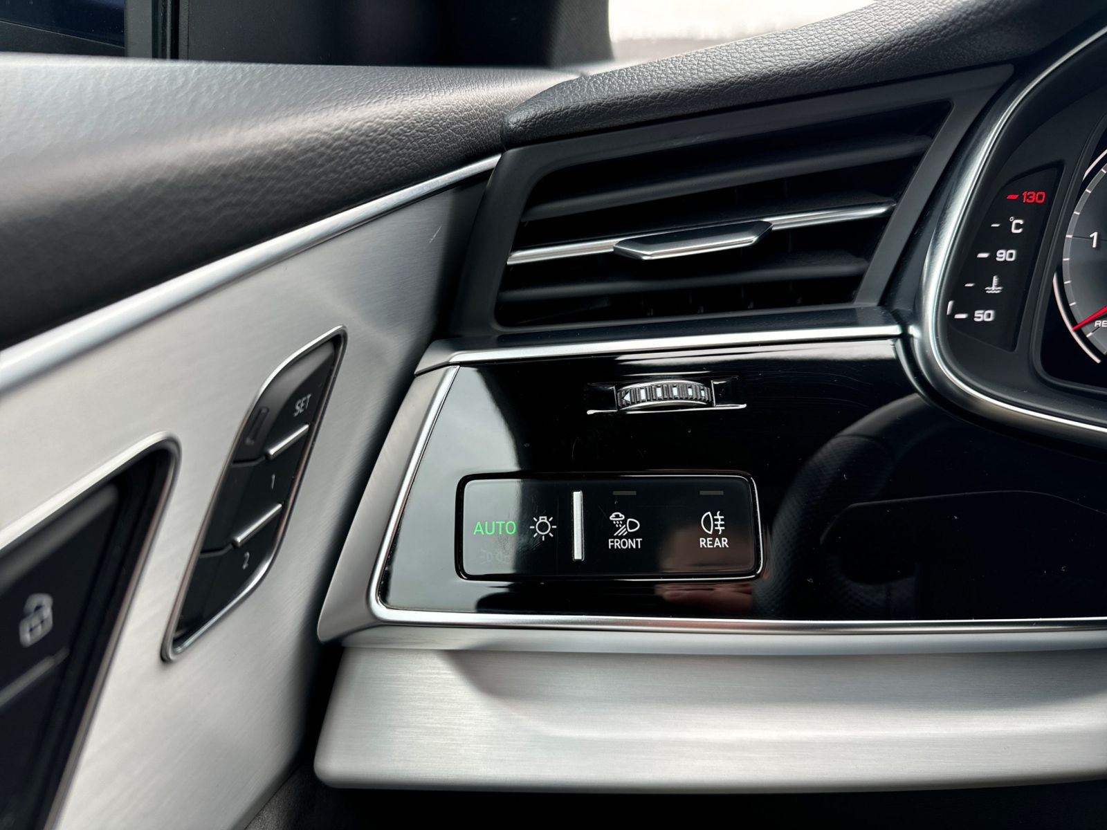 Audi - Q8_19