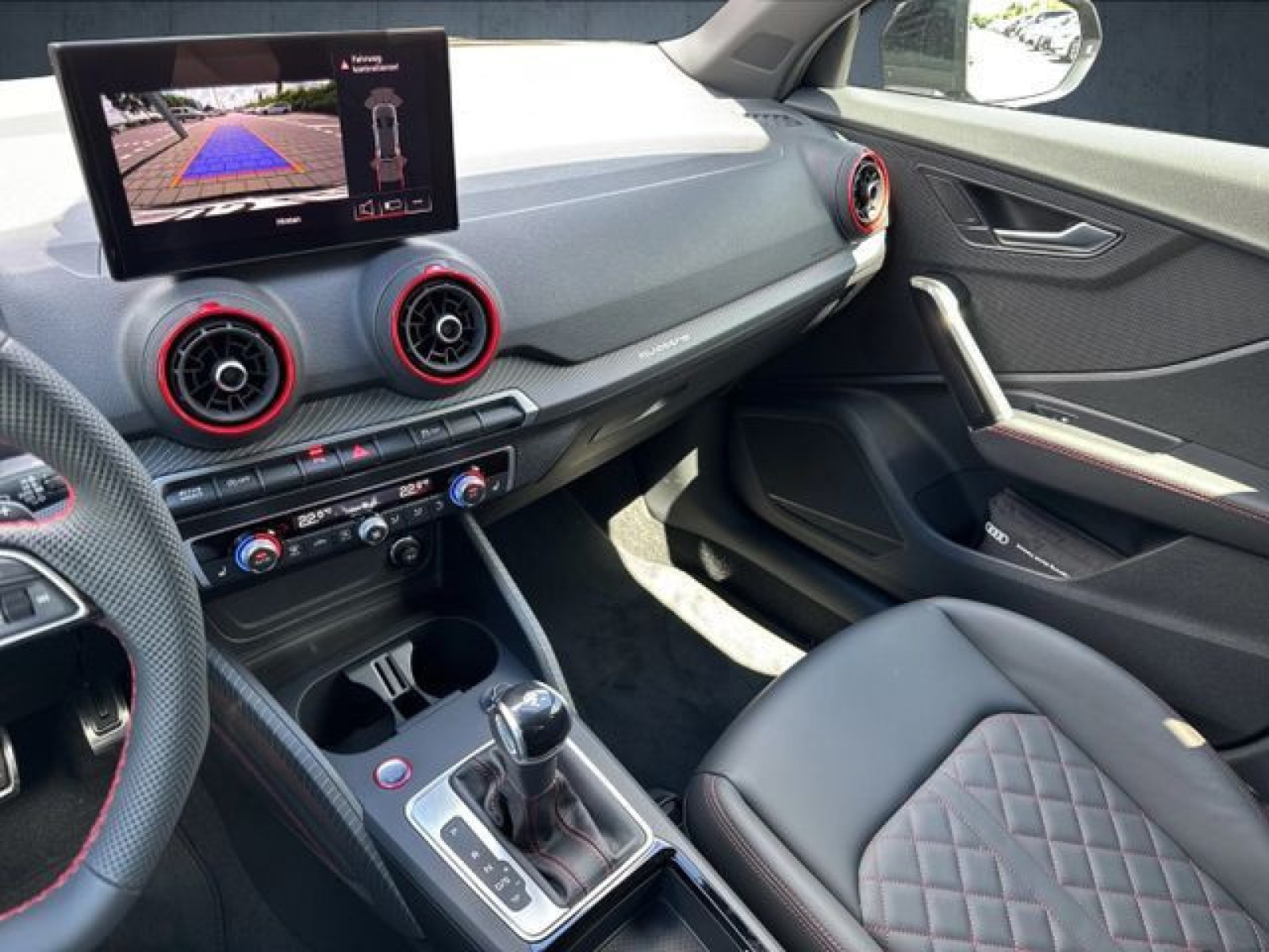 Audi - SQ2_24