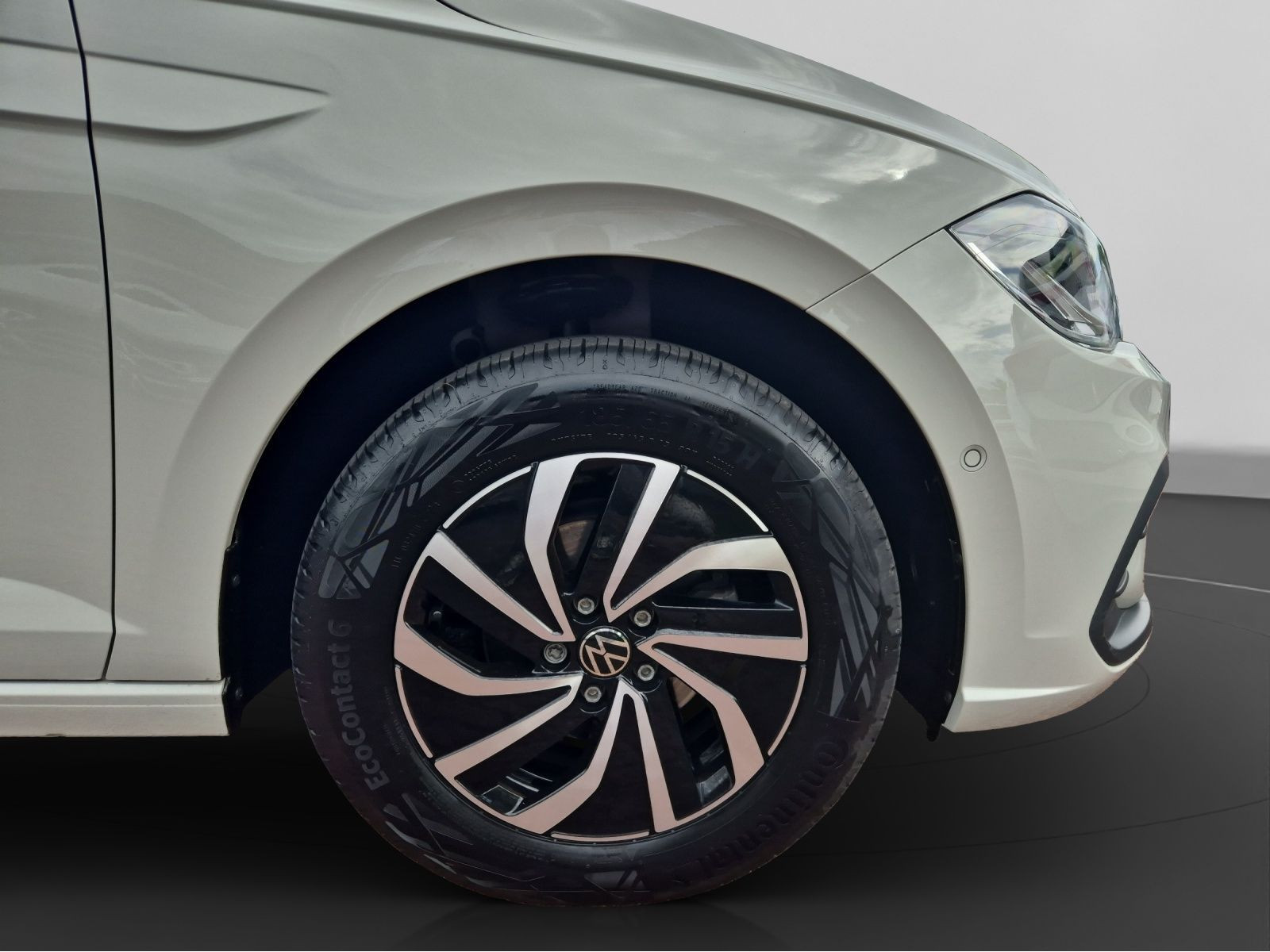 Volkswagen - Polo_11