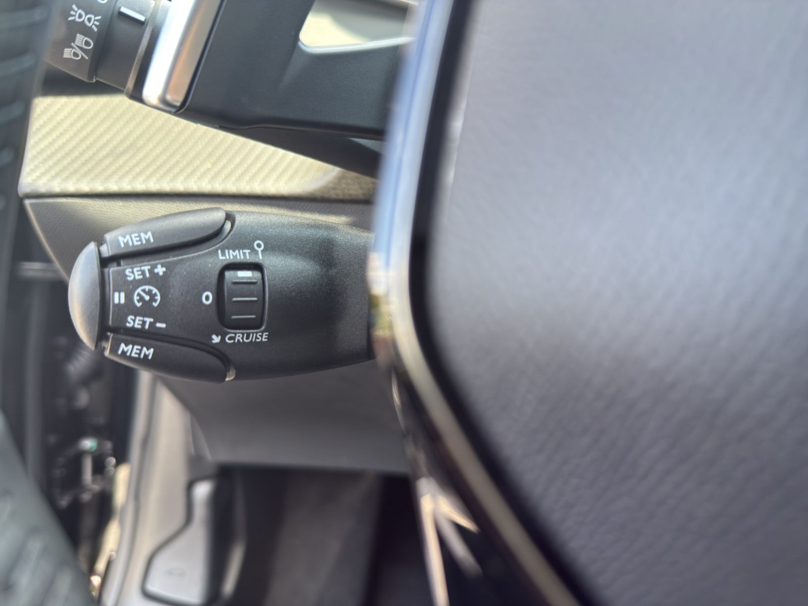 Peugeot - 208_17