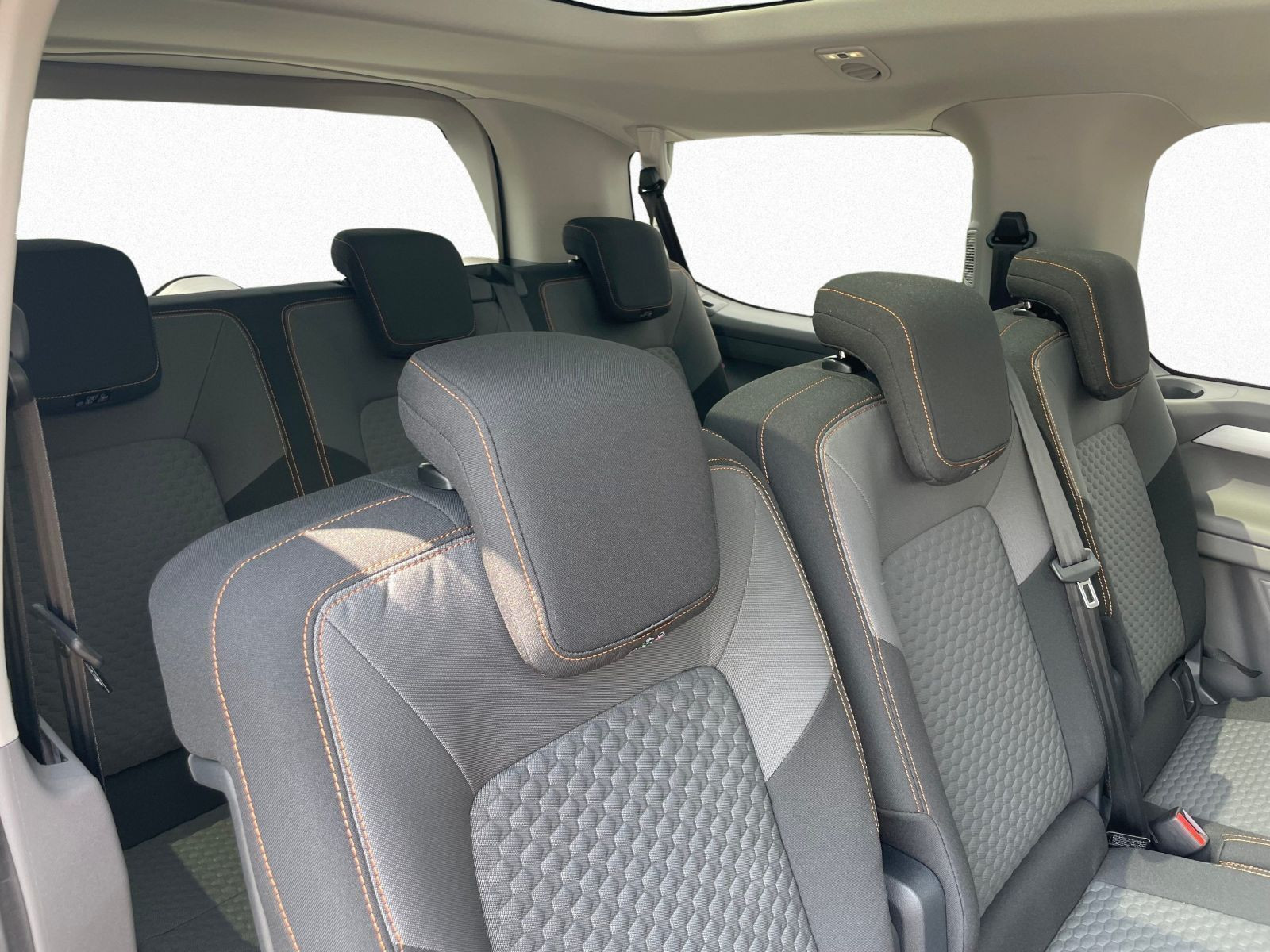 Volkswagen - Caravelle_12