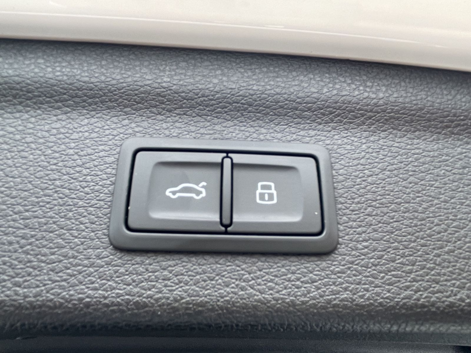 Audi - Q3_23