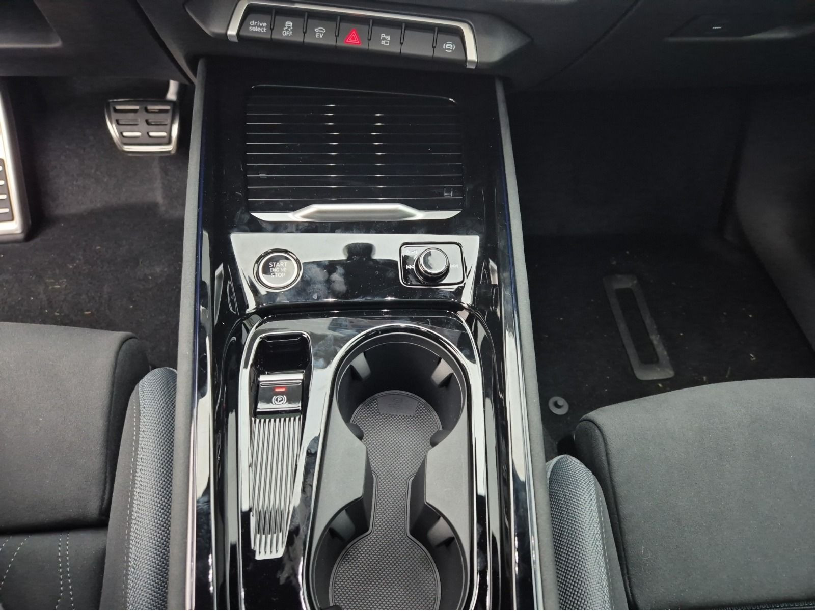 Audi - Q3_18 Audi - Q3_18