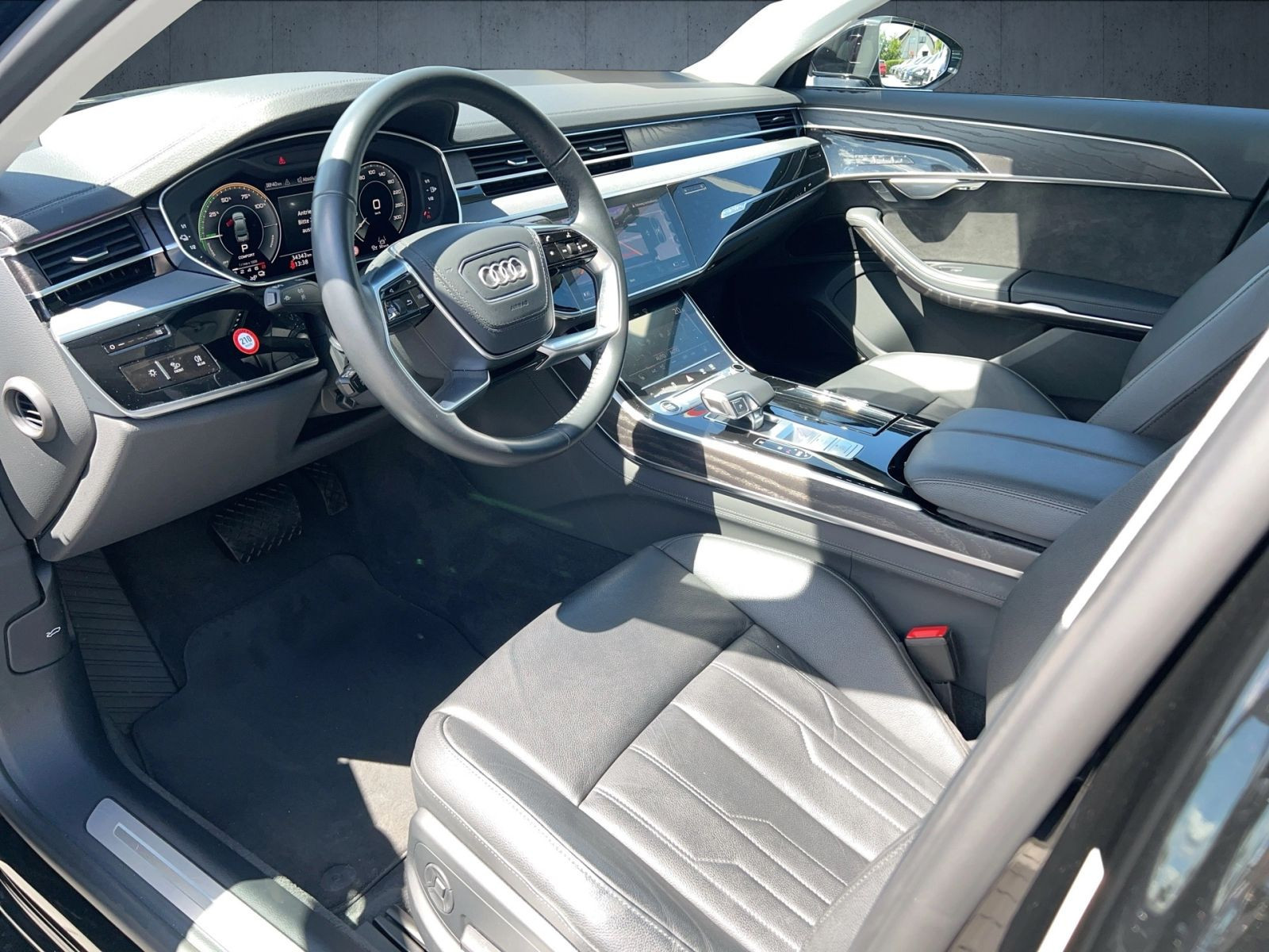 Audi - A8_11