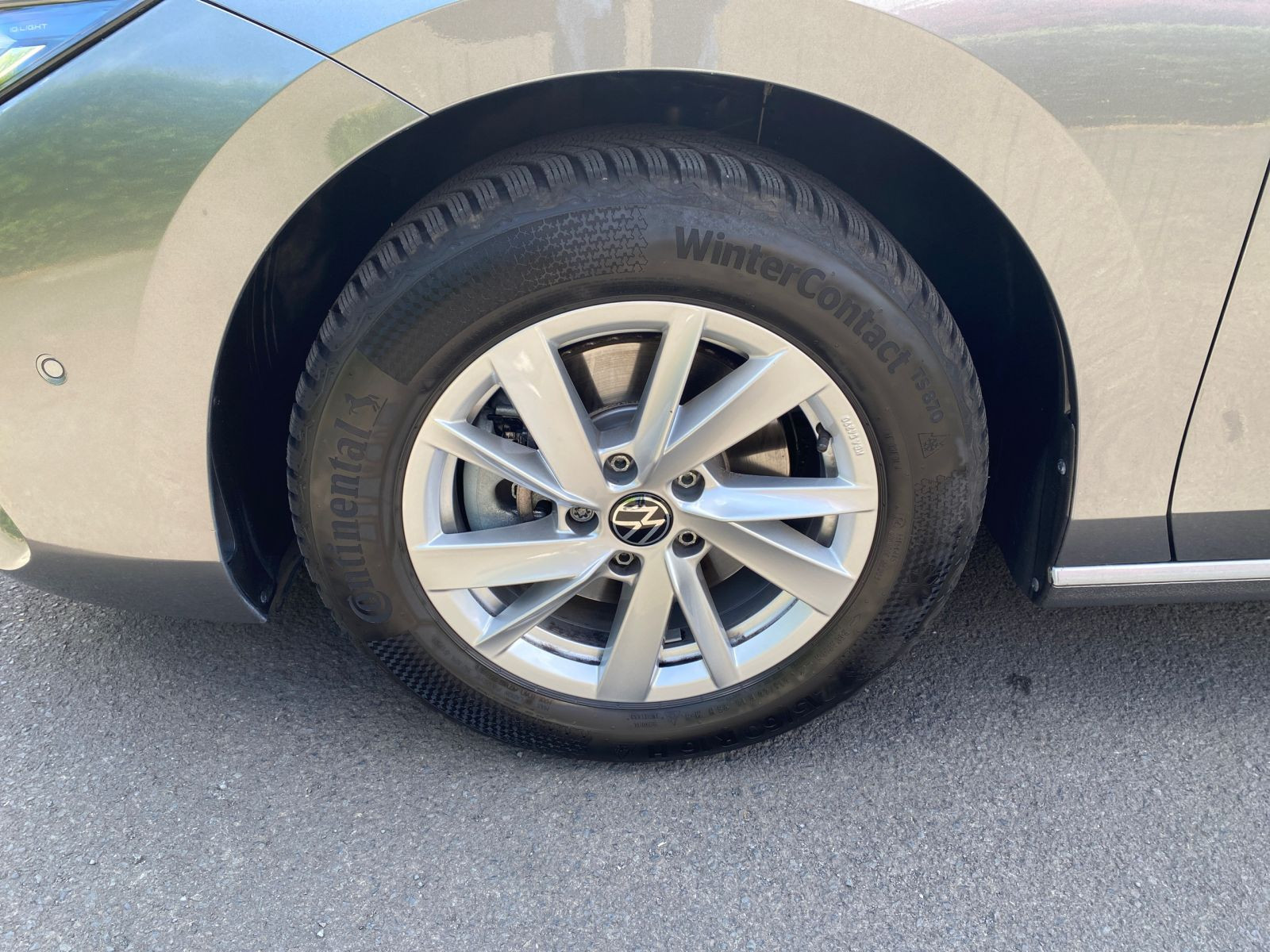 Volkswagen - Passat_9