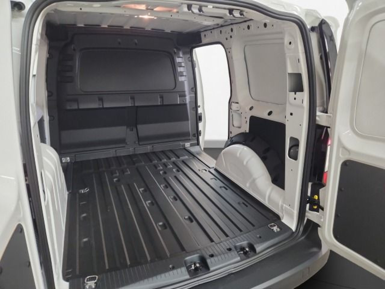 Volkswagen - Caddy Cargo_15