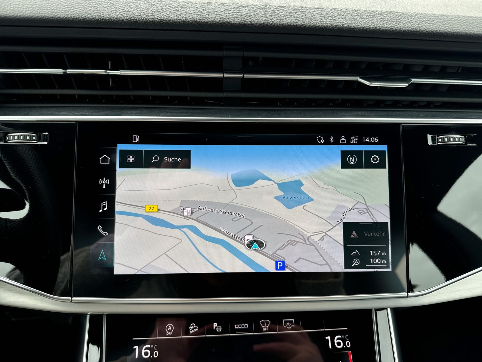 Audi - Q8_10